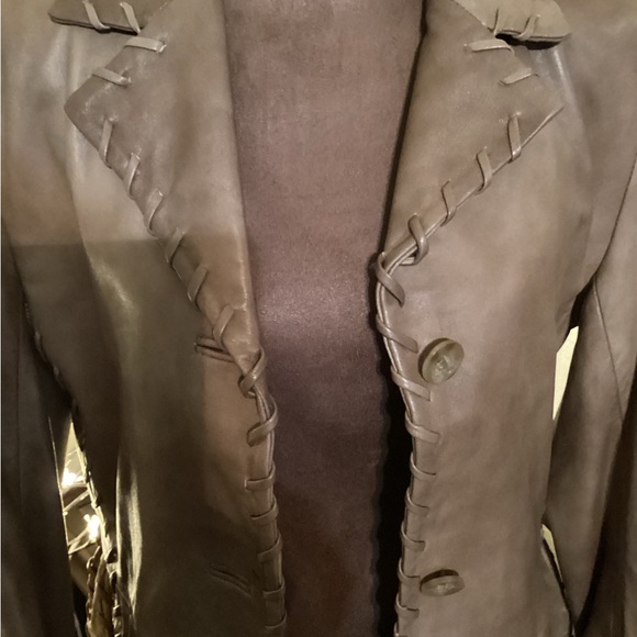 Kasper Tan Women's Leather Coat. - Picture 2 of 16